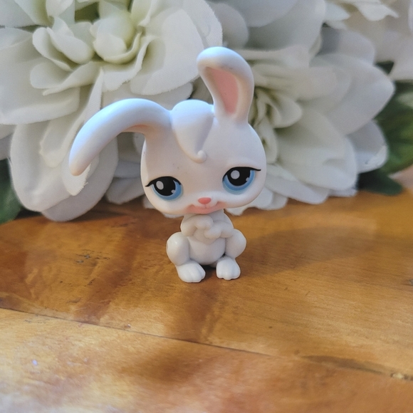 Littlest Pet Shop LPS #49 Bunny Rabbit White Blue Eyes 2004 - Picture 3 of 13